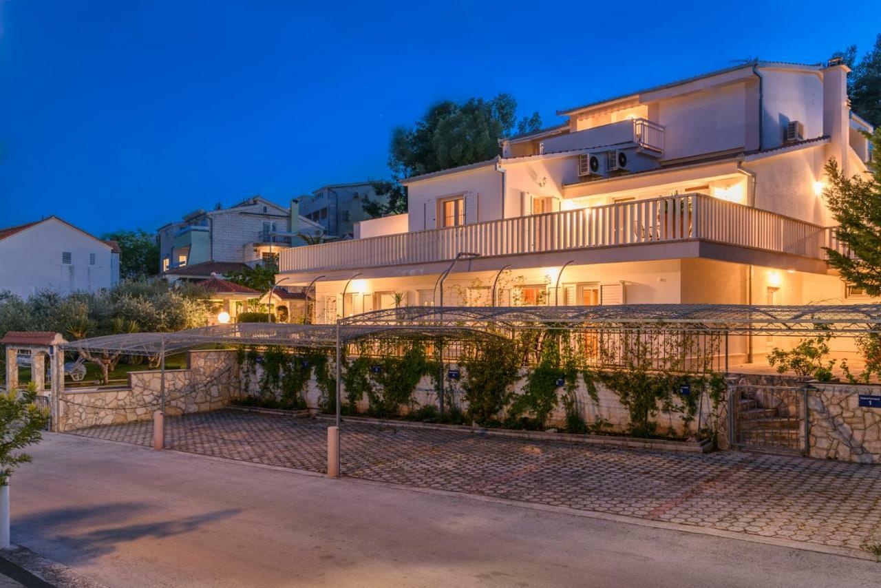 Apartments Kaskada Марина Екстериор снимка